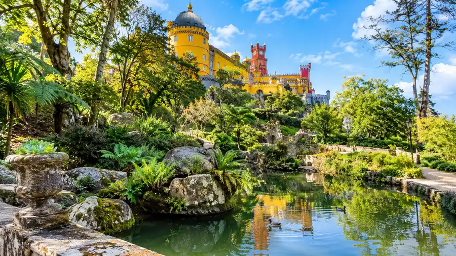 Pena Palace Gardens and Park: Lakes, Trails & Maps