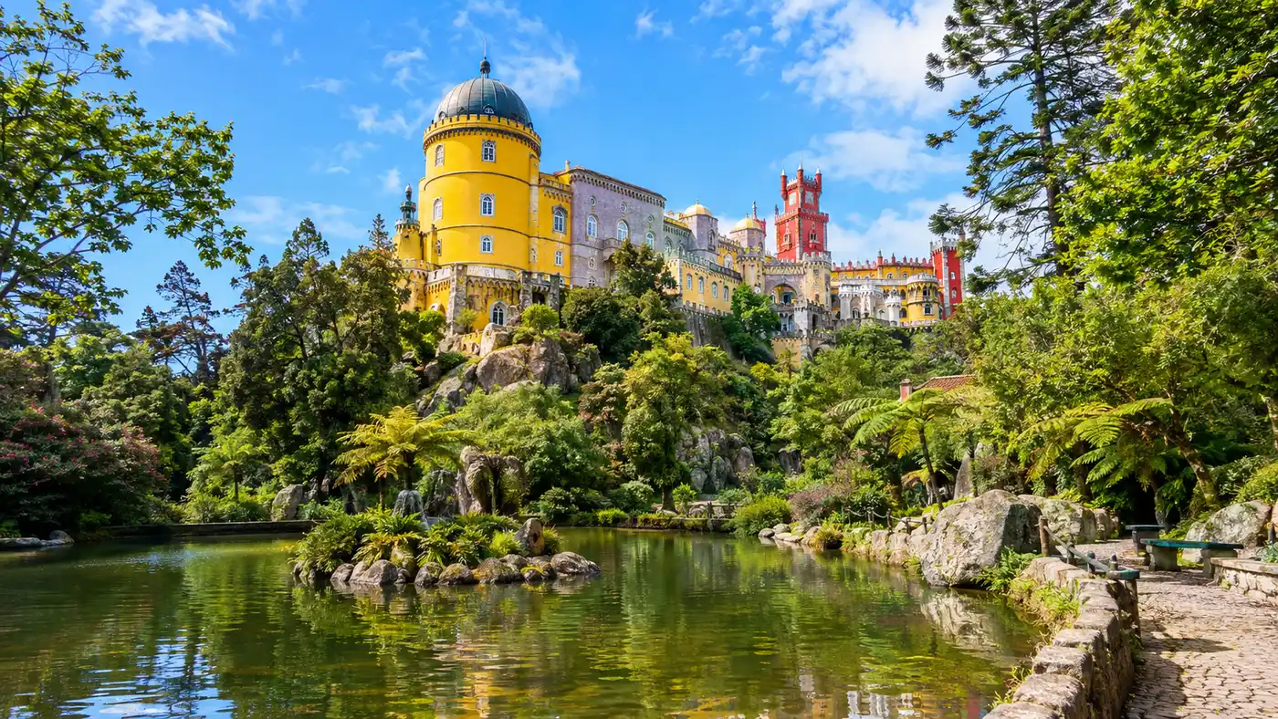 Pena Palace Gardens and Park: Lakes, Trails & Maps